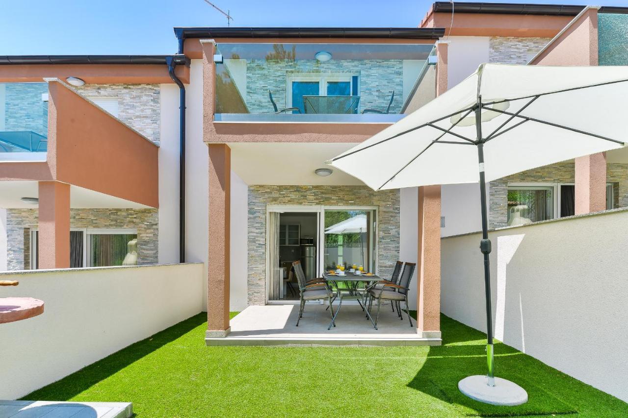 סטאריגרד-פקלניצה Cascada Villas With Private Jacuzzi And Private Parking מראה חיצוני תמונה
