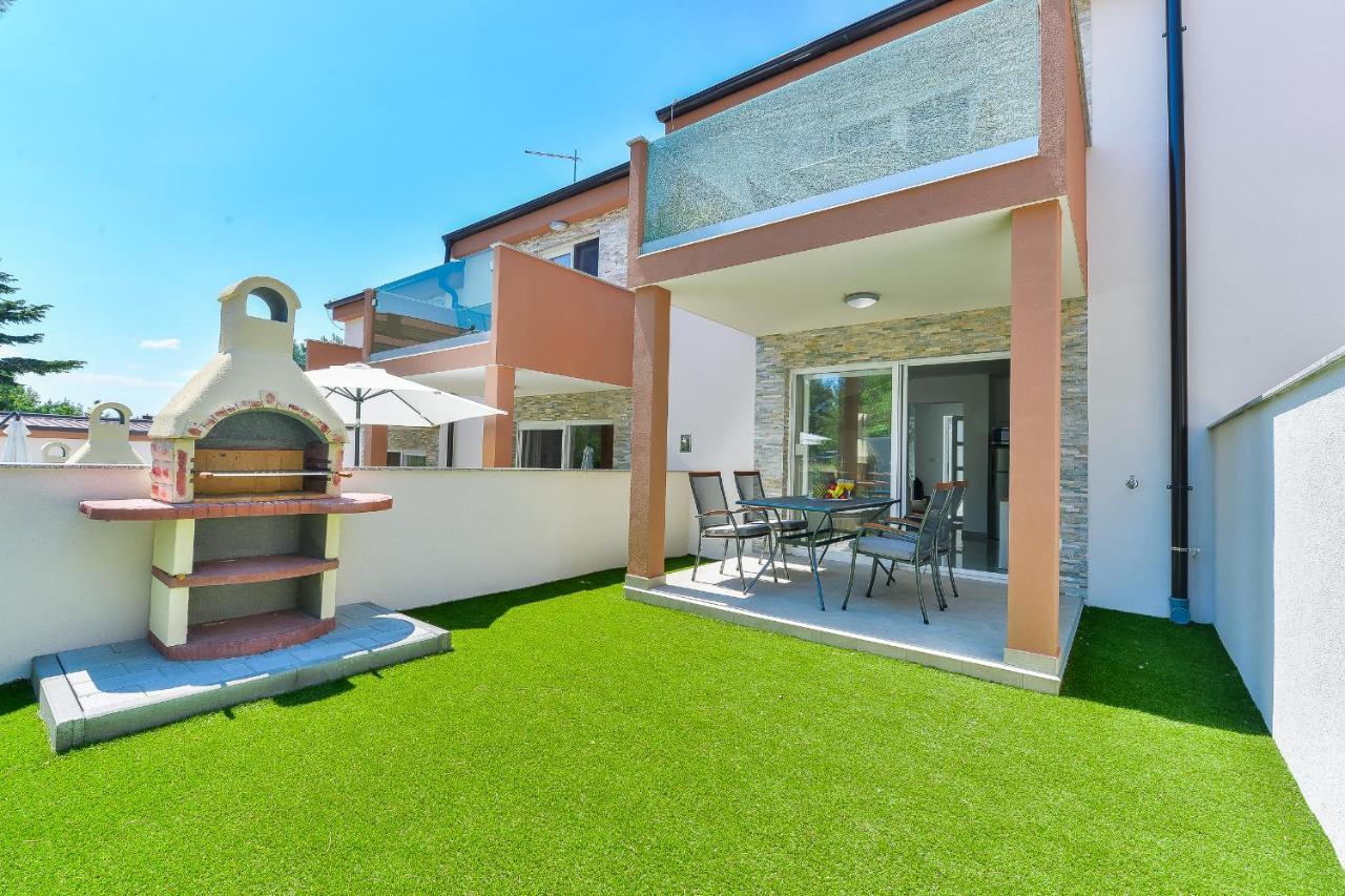 סטאריגרד-פקלניצה Cascada Villas With Private Jacuzzi And Private Parking מראה חיצוני תמונה