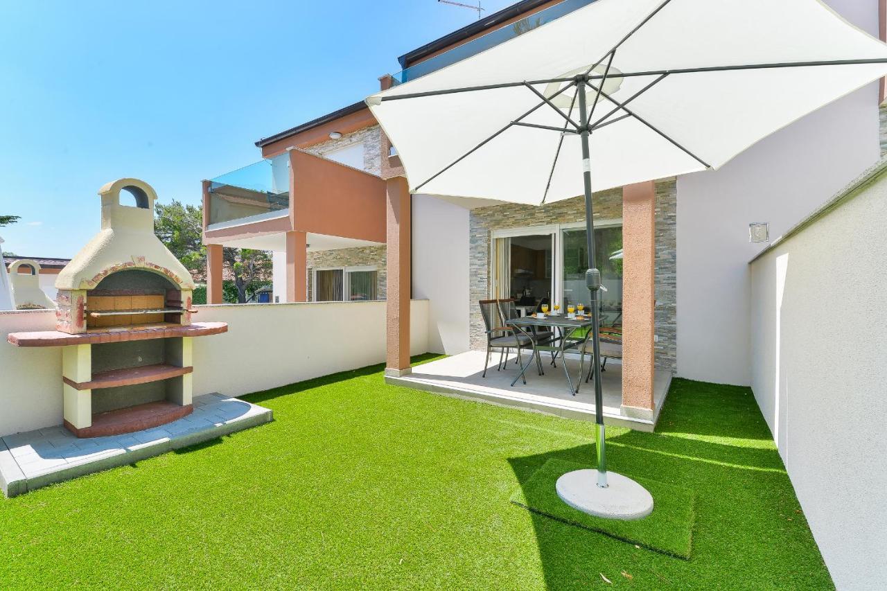 סטאריגרד-פקלניצה Cascada Villas With Private Jacuzzi And Private Parking מראה חיצוני תמונה