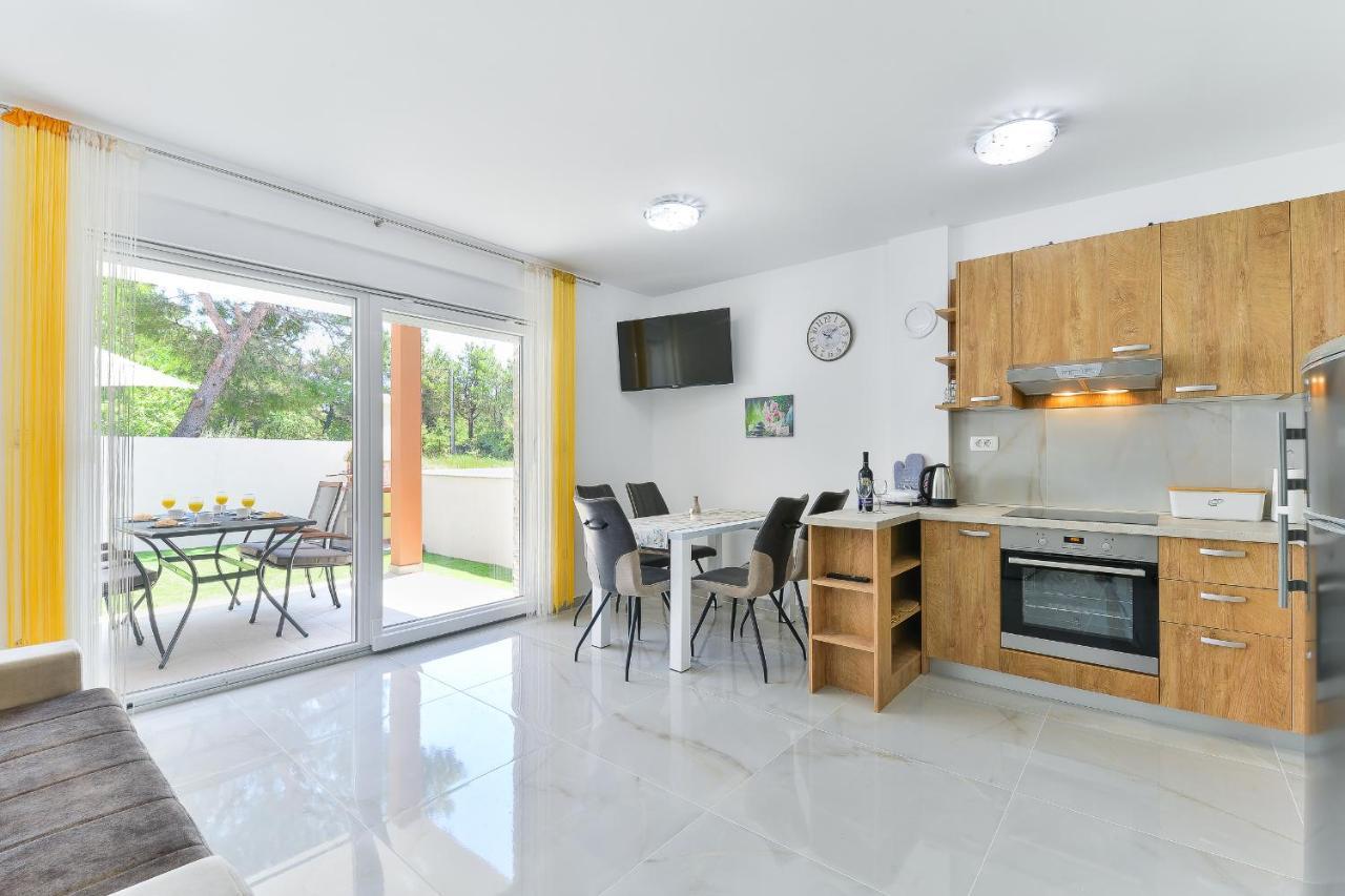 סטאריגרד-פקלניצה Cascada Villas With Private Jacuzzi And Private Parking מראה חיצוני תמונה