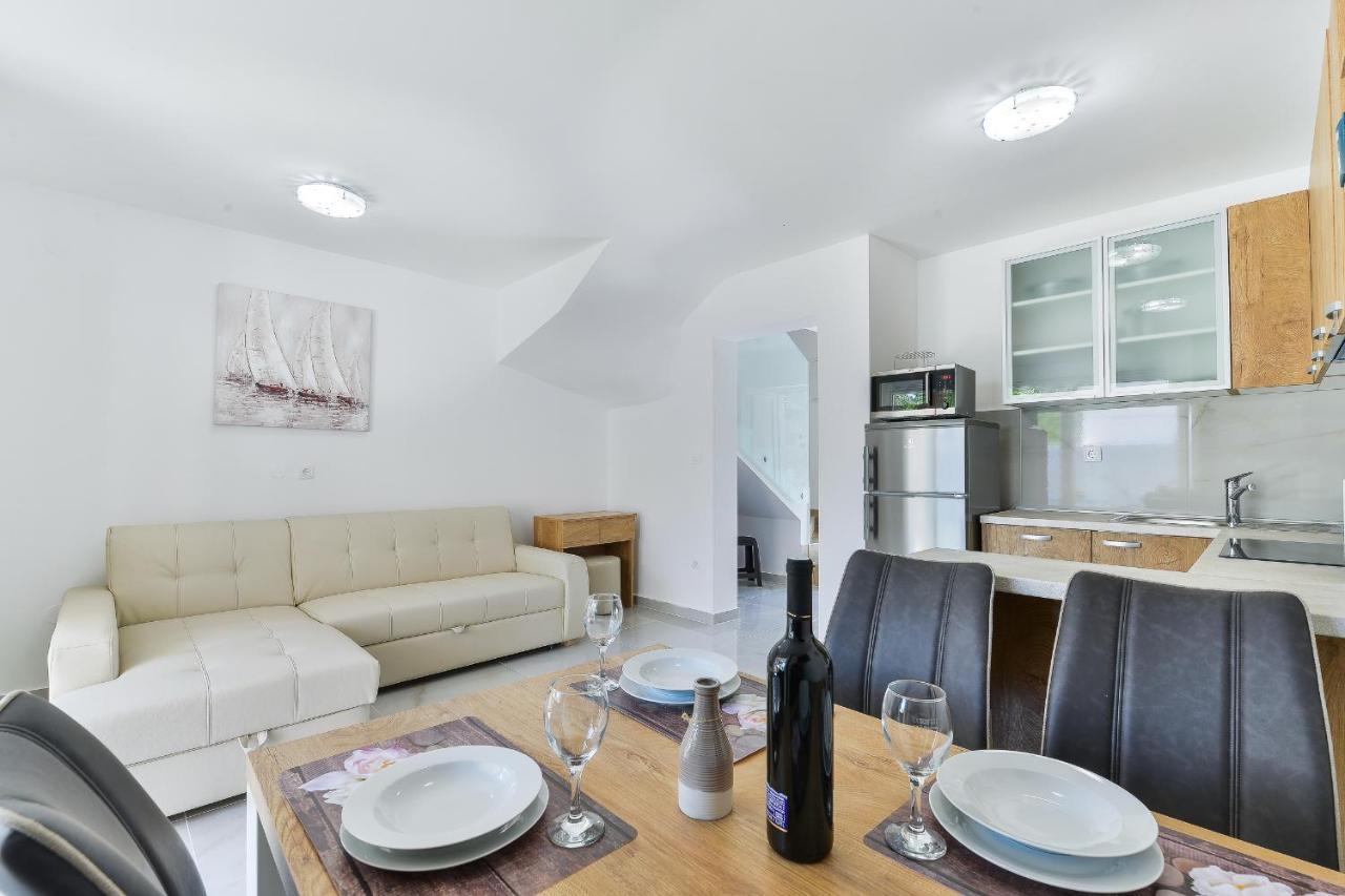 סטאריגרד-פקלניצה Cascada Villas With Private Jacuzzi And Private Parking מראה חיצוני תמונה