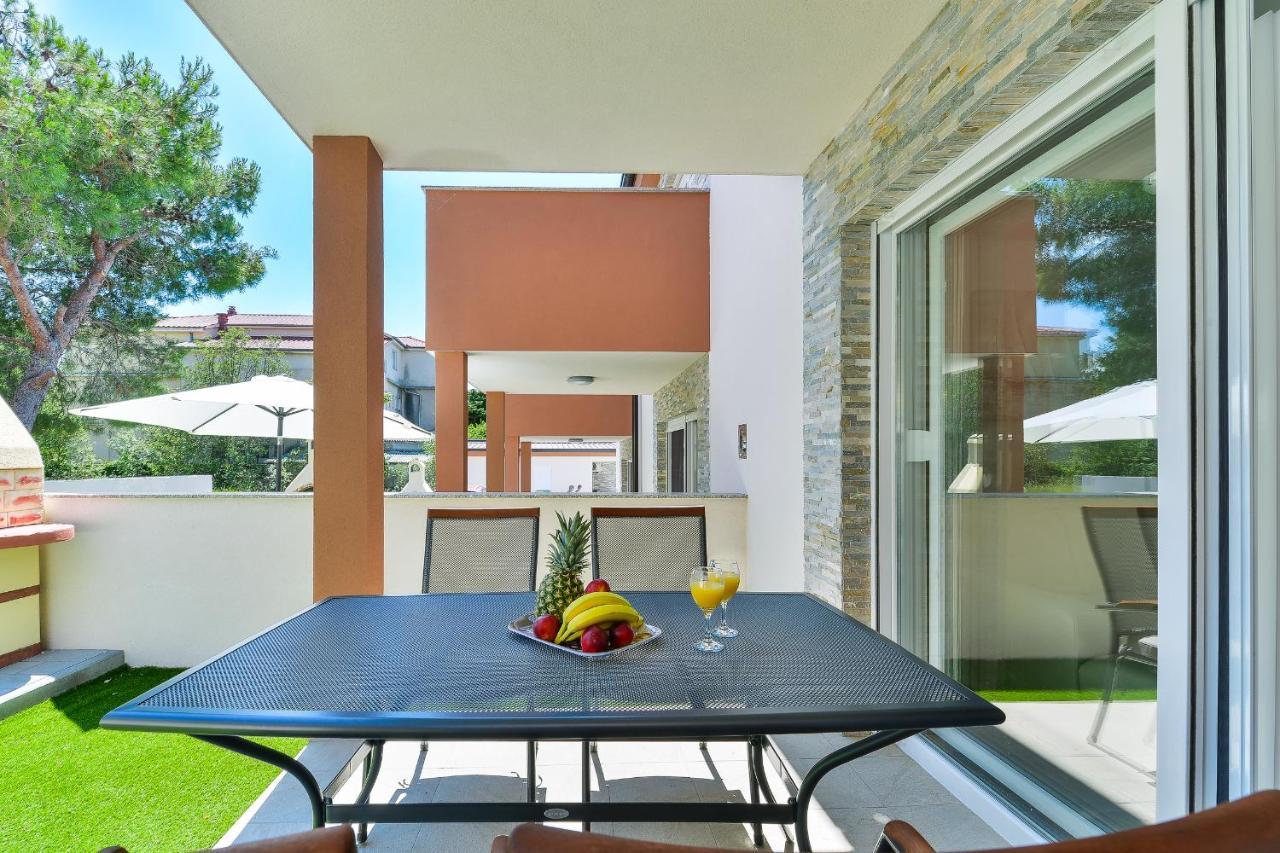 סטאריגרד-פקלניצה Cascada Villas With Private Jacuzzi And Private Parking מראה חיצוני תמונה