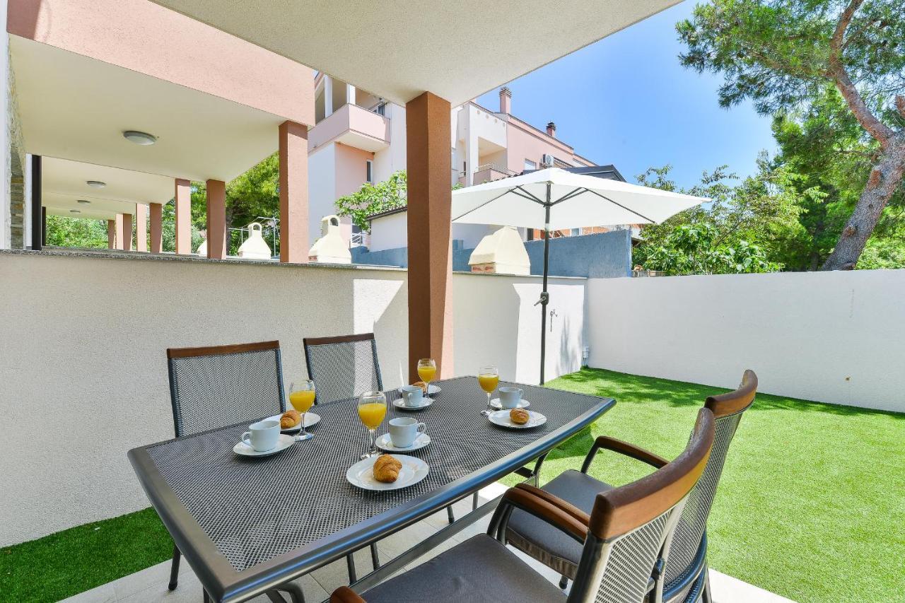 סטאריגרד-פקלניצה Cascada Villas With Private Jacuzzi And Private Parking מראה חיצוני תמונה