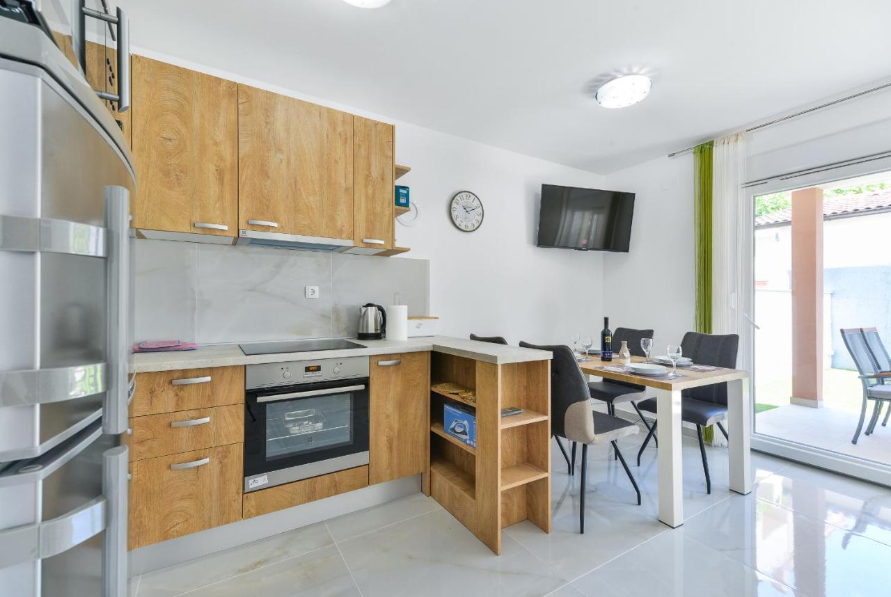 סטאריגרד-פקלניצה Cascada Villas With Private Jacuzzi And Private Parking מראה חיצוני תמונה