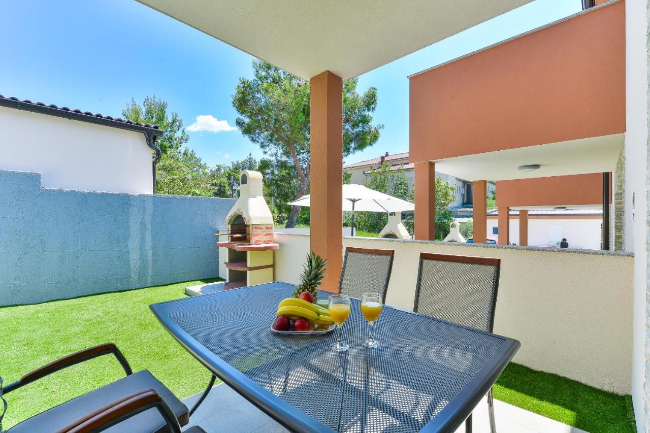 סטאריגרד-פקלניצה Cascada Villas With Private Jacuzzi And Private Parking מראה חיצוני תמונה